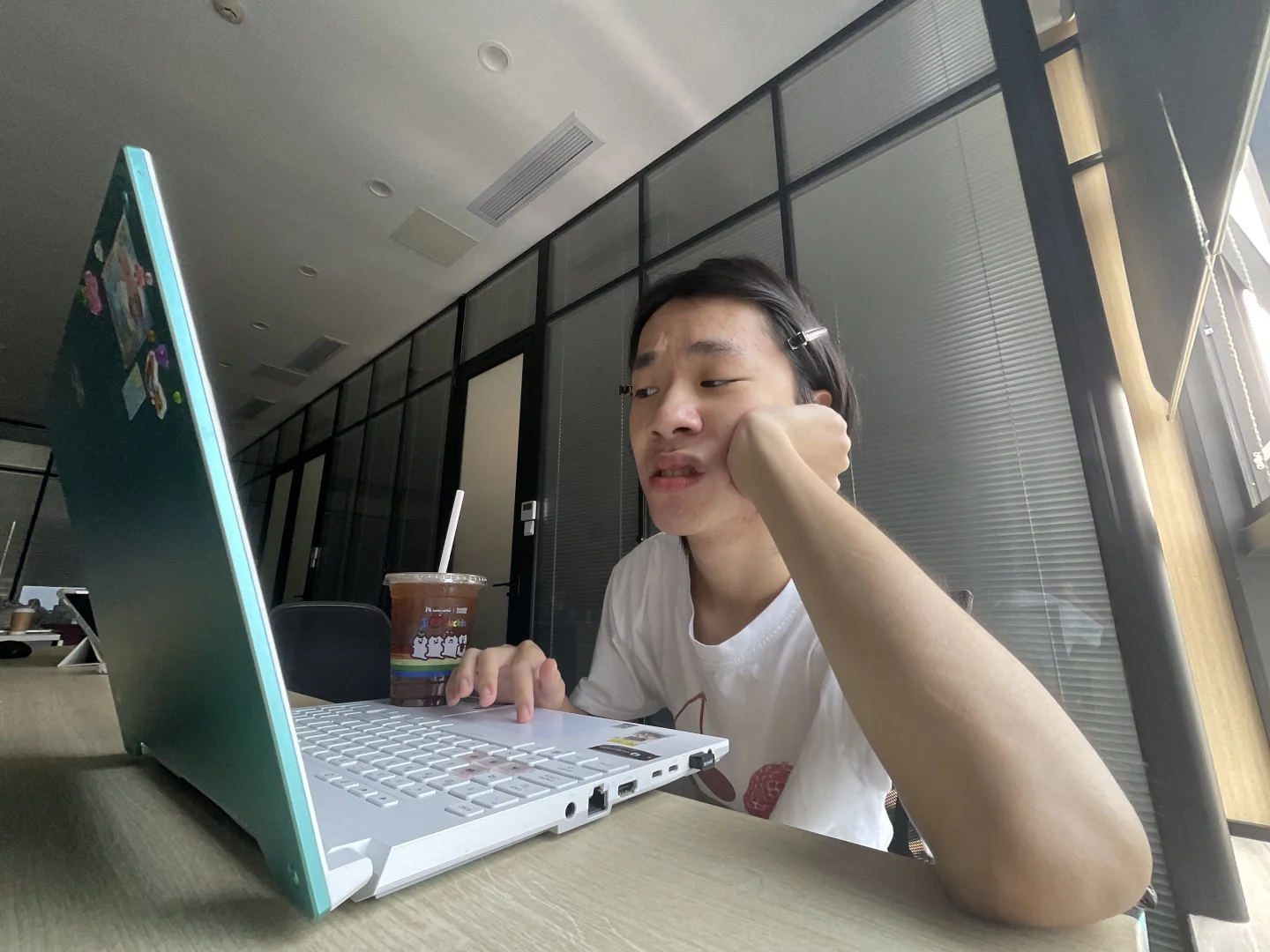 我就这样倒贴实习。