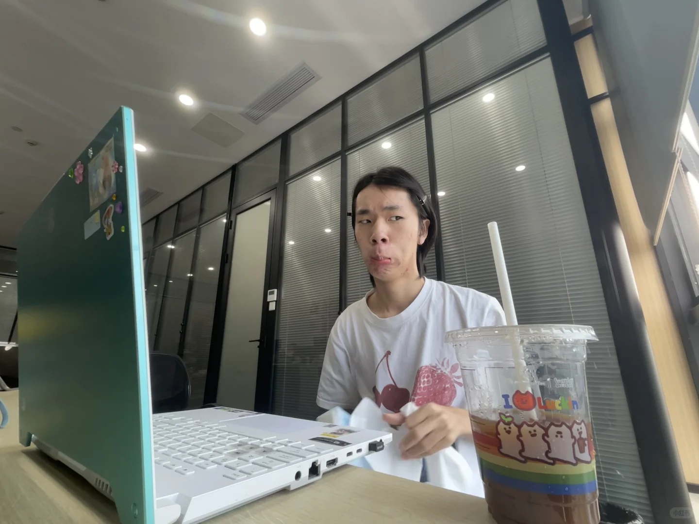 我就这样倒贴实习。