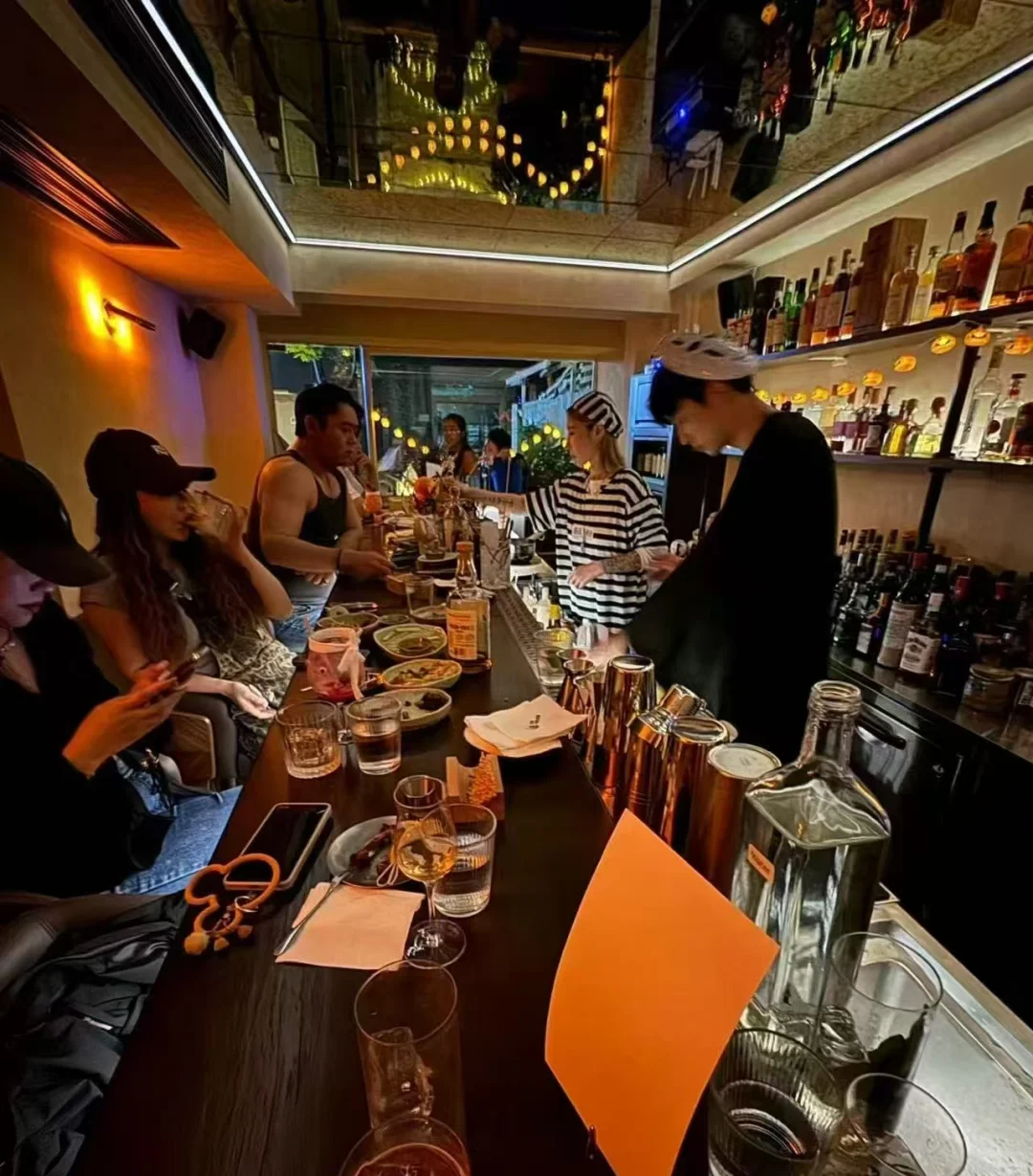 苏州招聘店员保底8000包食宿,接受小白!