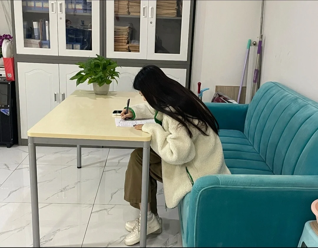 面试了个专科采购妹妹,真的太太太太老实了
