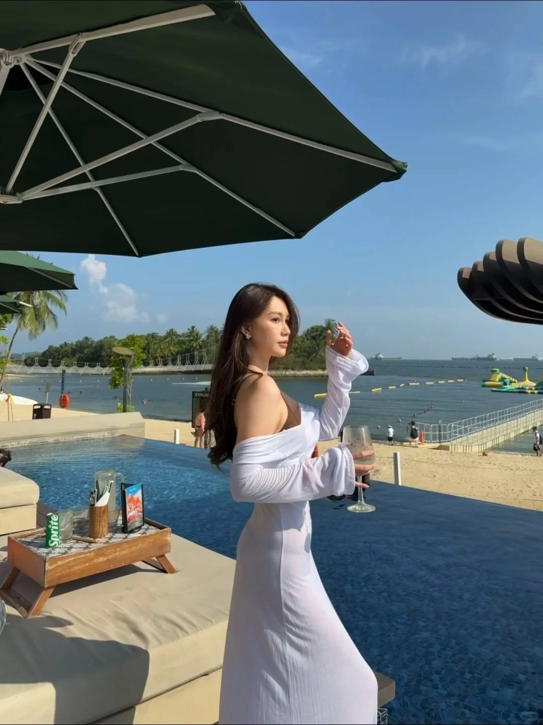 Sentosa??catch me at the pool～?