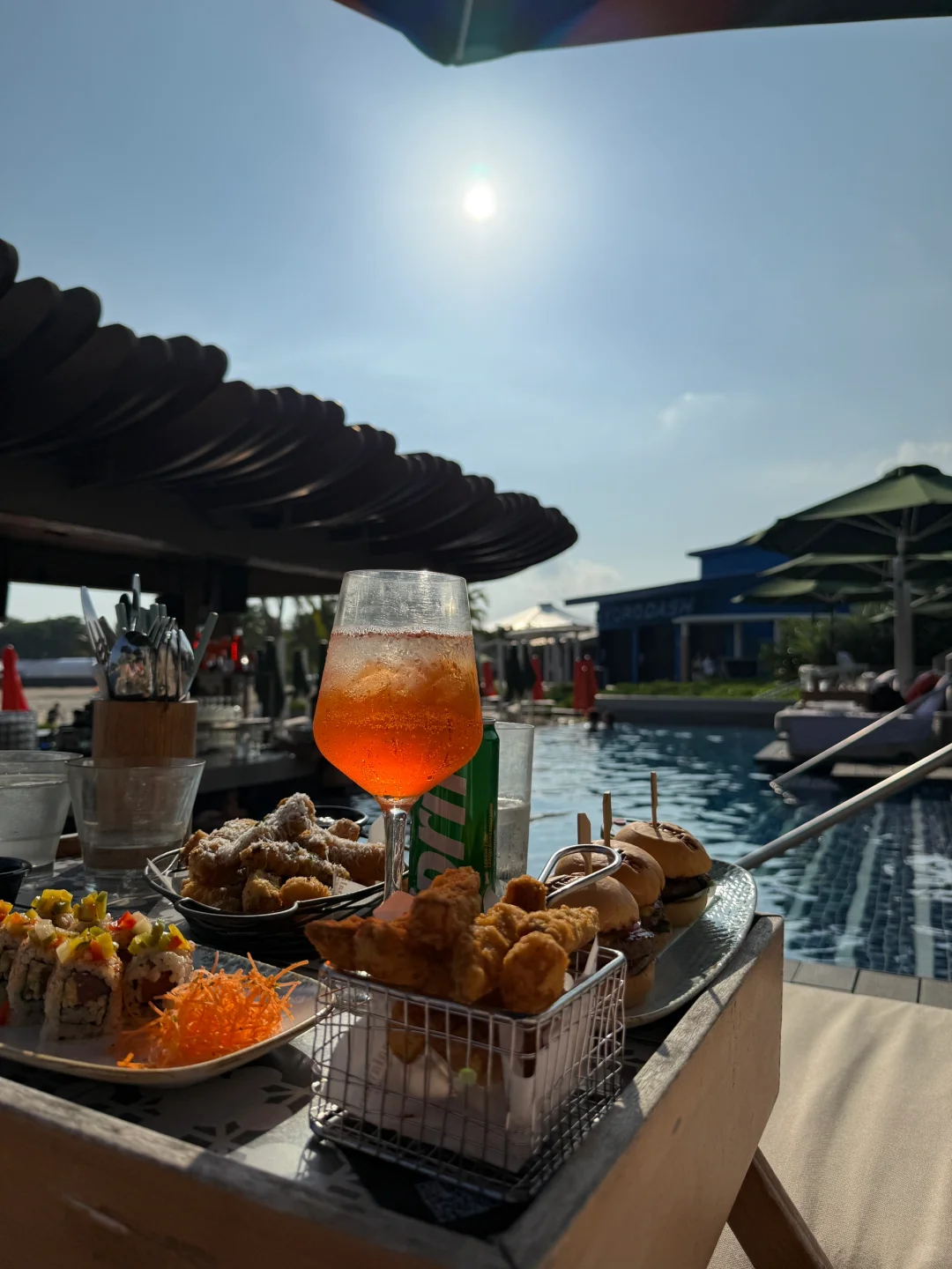 Sentosa??catch me at the pool～?