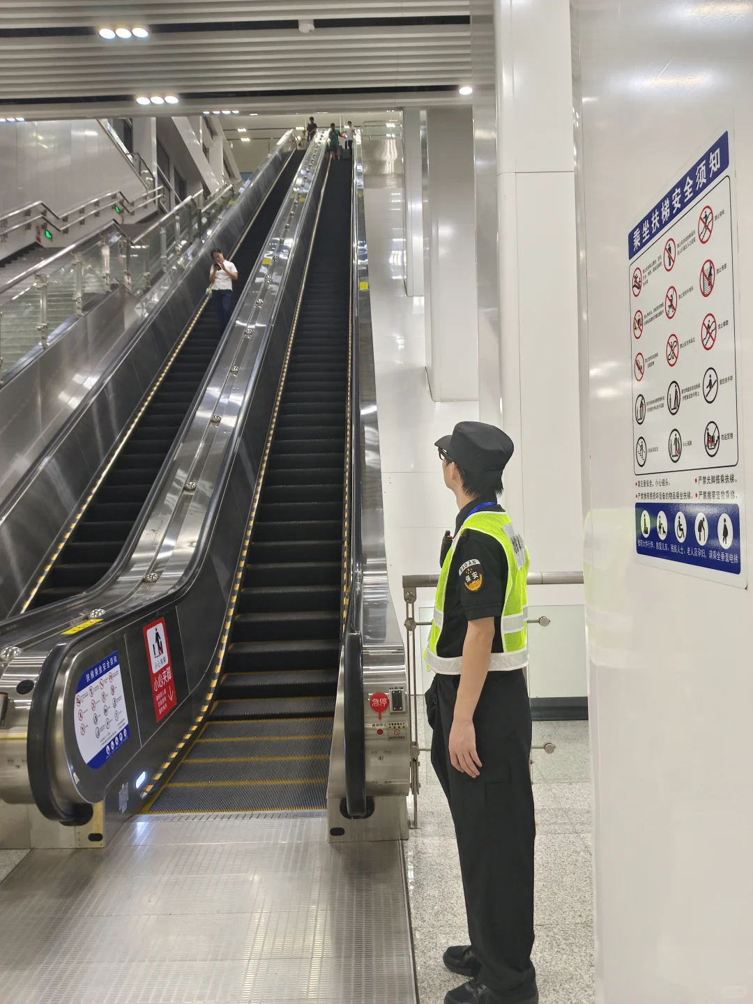 公司直聘地铁安检安保员