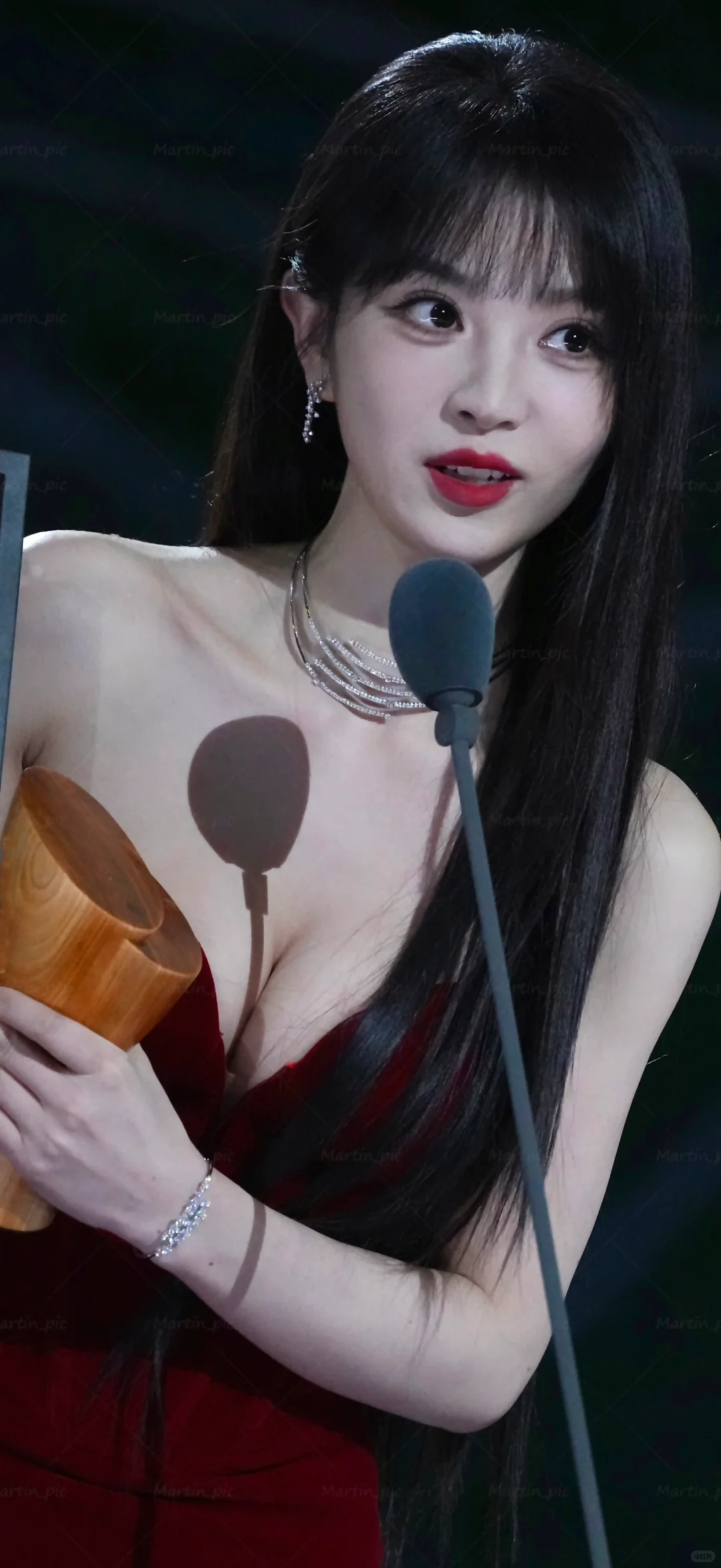 田曦薇｜白到发光的姑娘