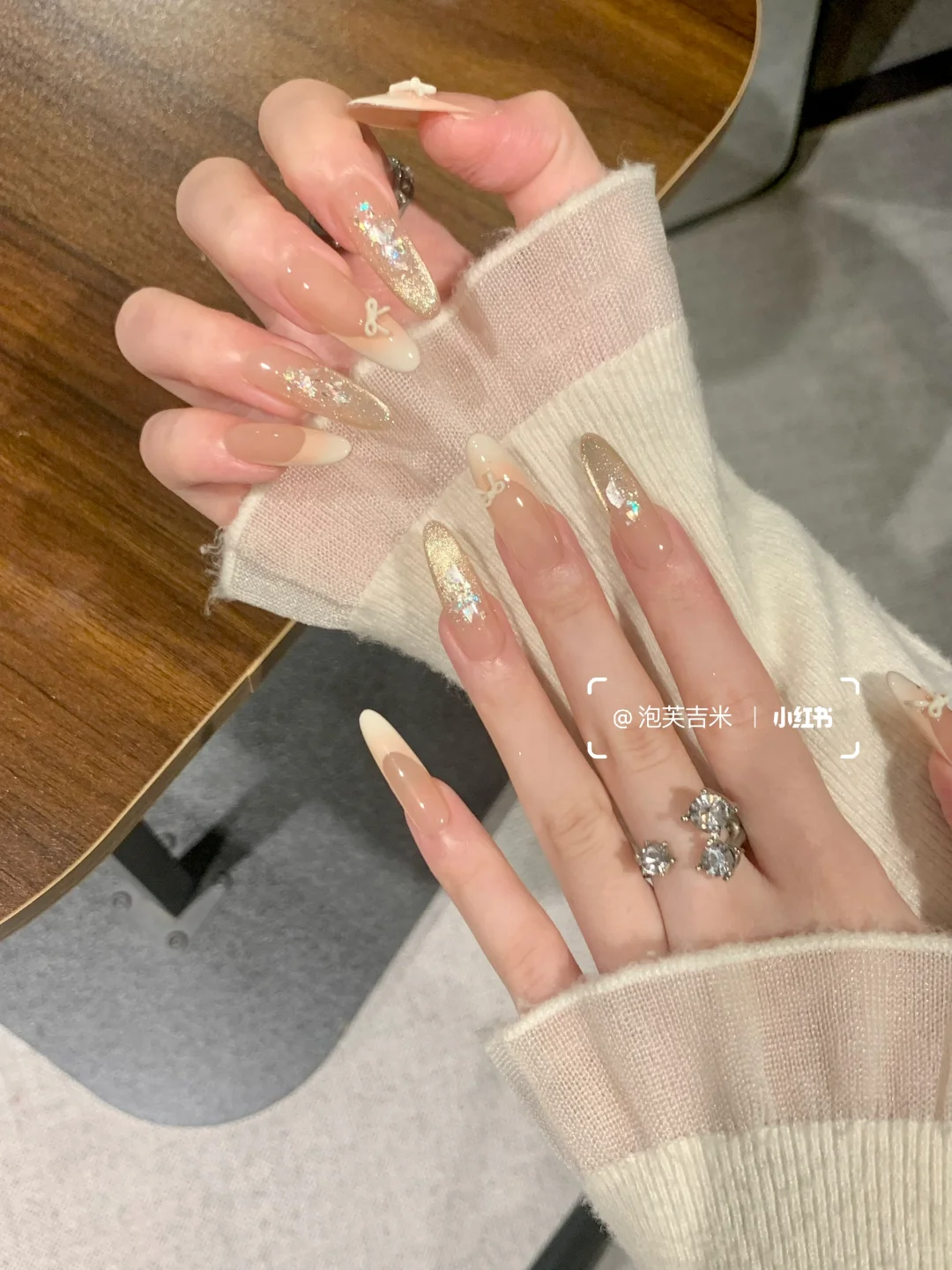 纯欲奶呼呼?清冷系猫眼✨