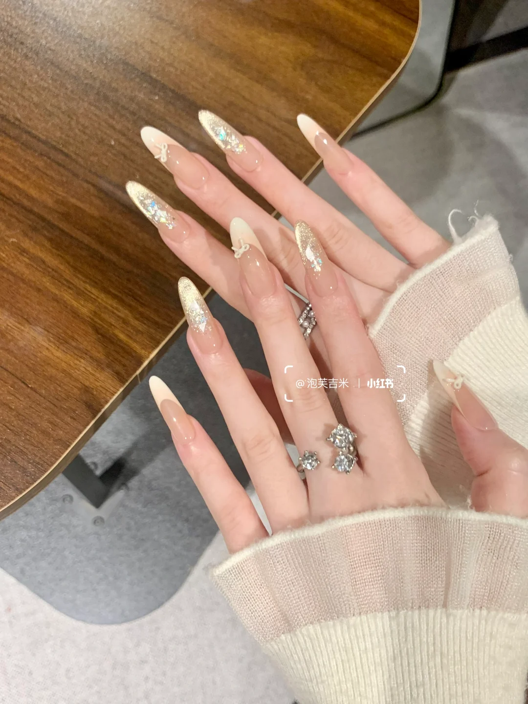 纯欲奶呼呼?清冷系猫眼✨