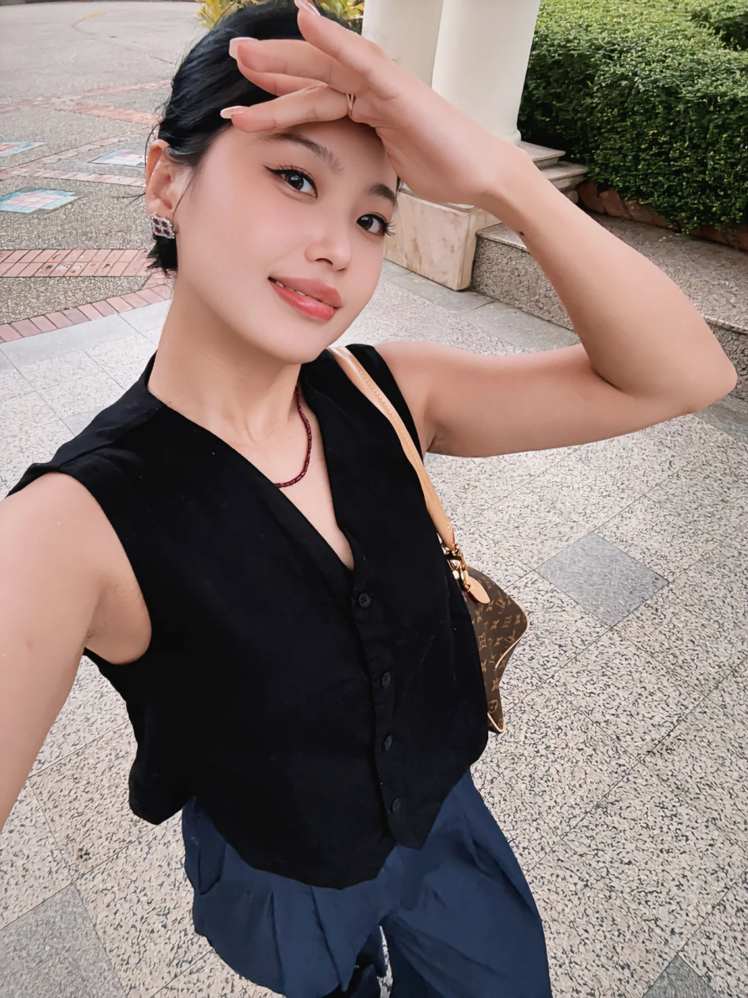 她总是专注自己 ，所以她总是美丽。