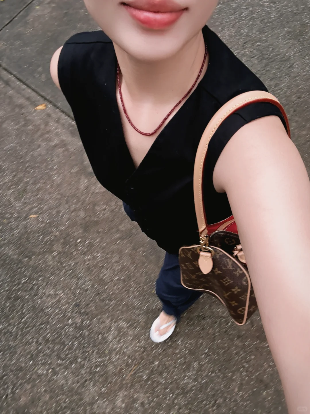 她总是专注自己 ，所以她总是美丽。