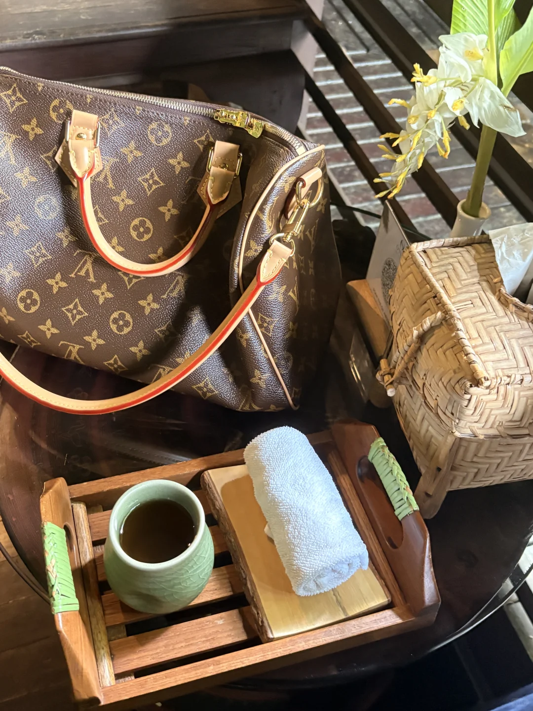 她总是专注自己 ，所以她总是美丽。