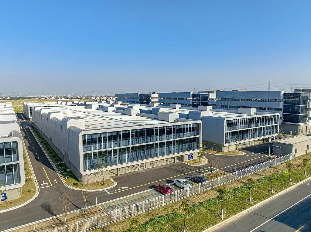 青春梦想起航包吃住进厂工作轻松赚钱