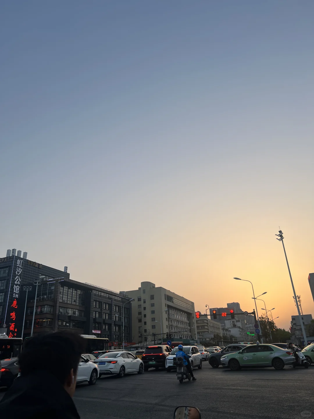 早九晚六周末双休工作还在招聘中！法休正常