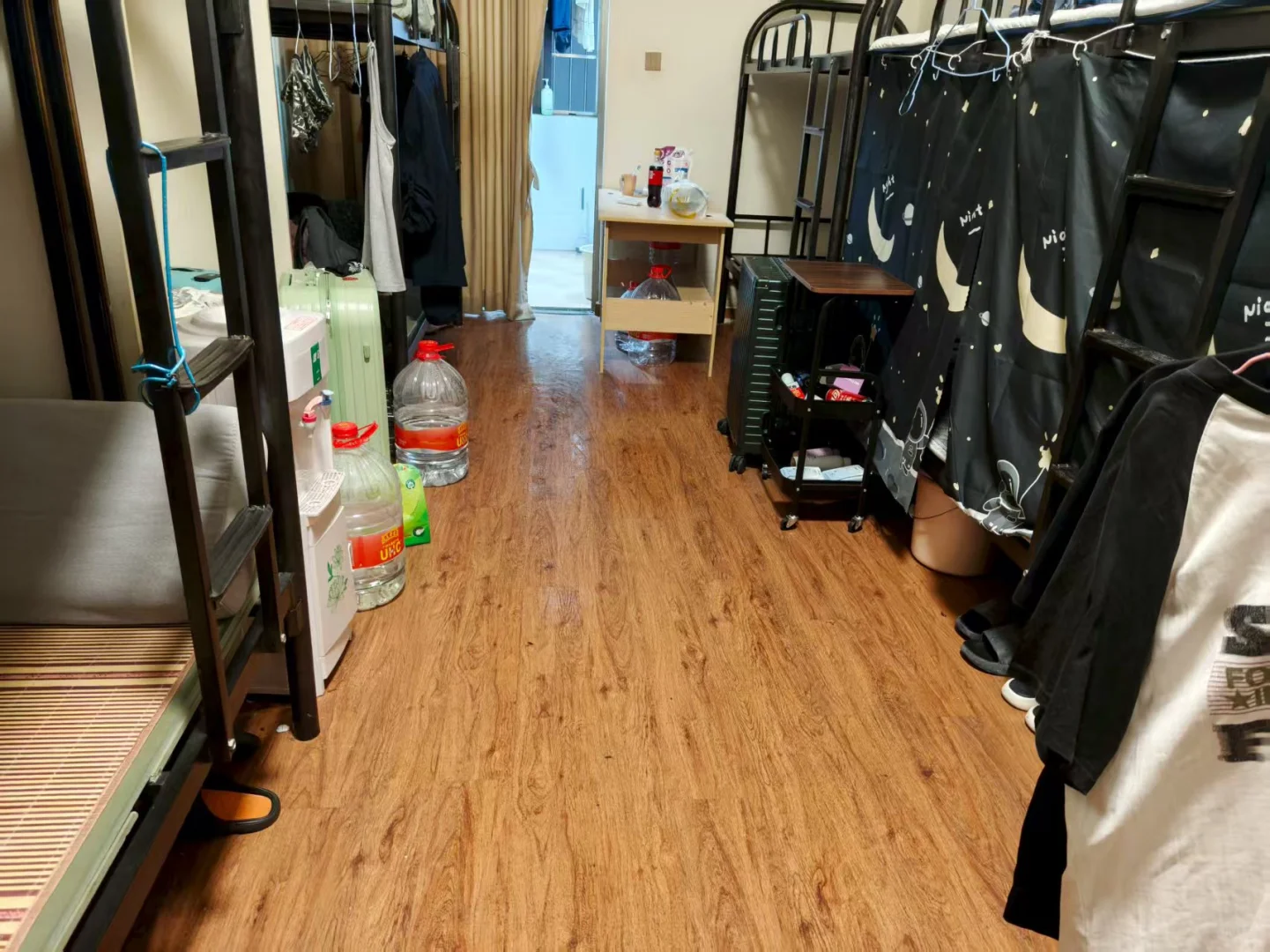 高薪诚聘地铁安检员