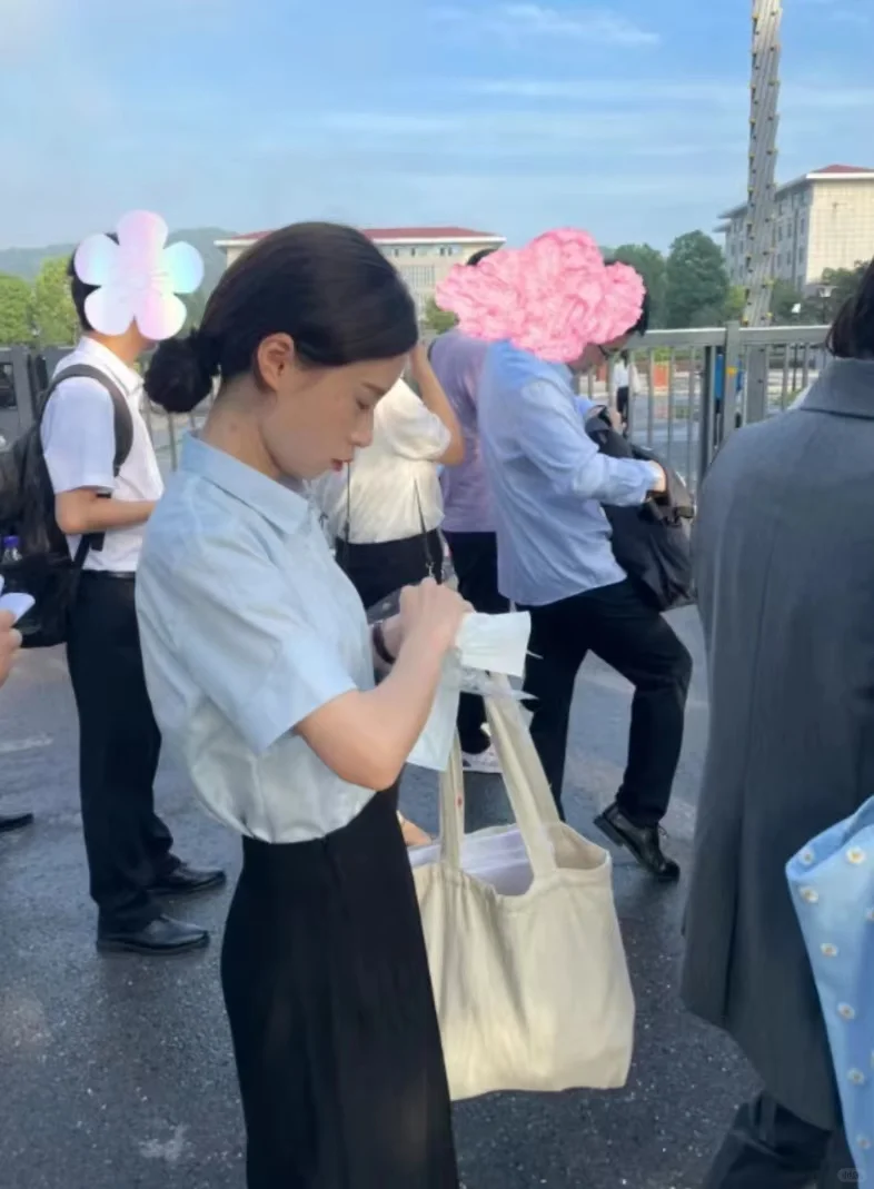 终于明白了结构化面试官为啥更喜欢漂亮的了