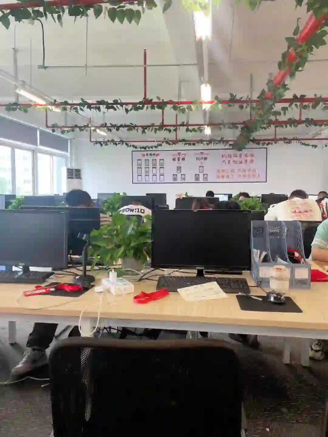 我们公司在杭州钱塘区，很缺人