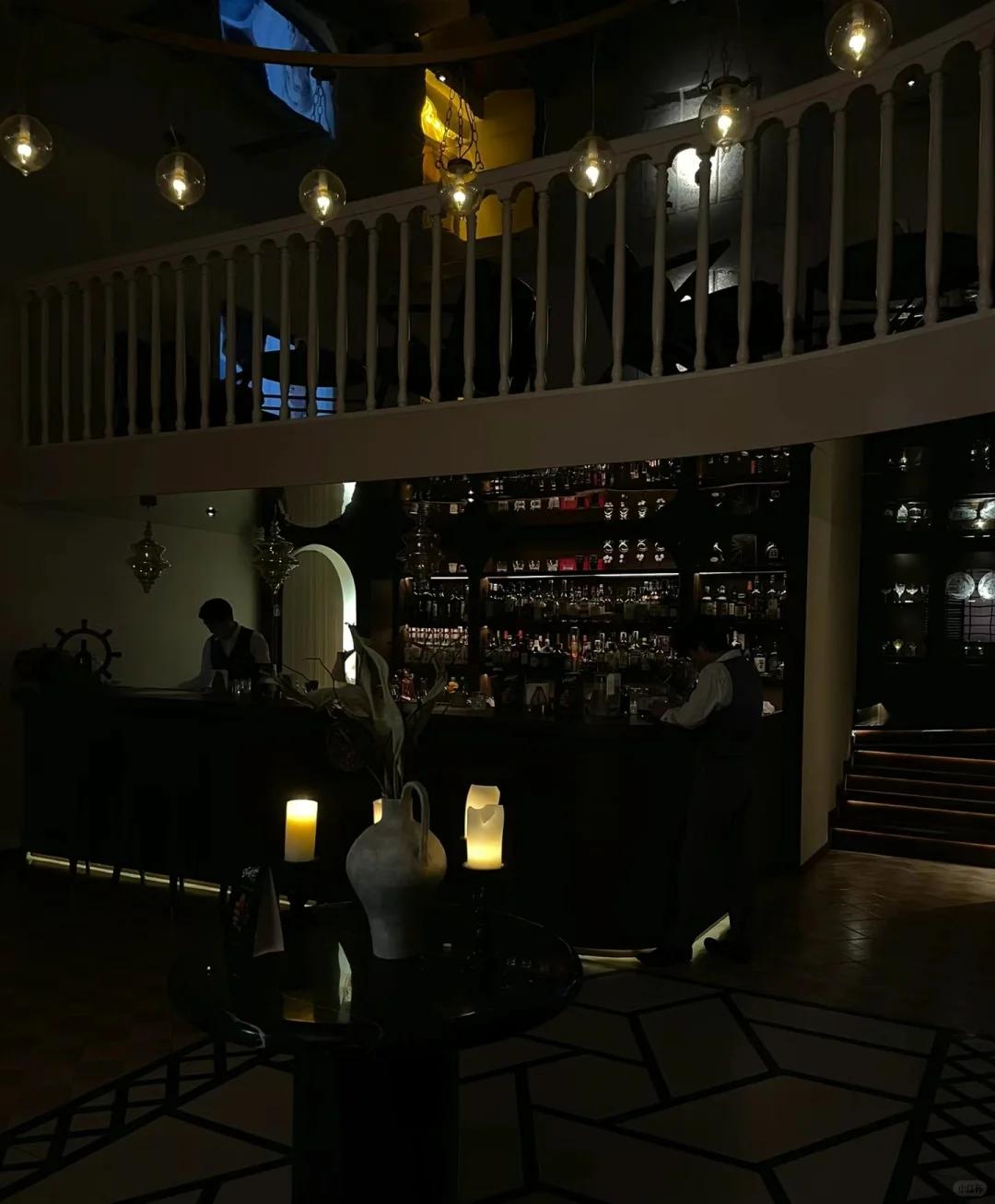 新开业清吧招聘服务员，包吃住