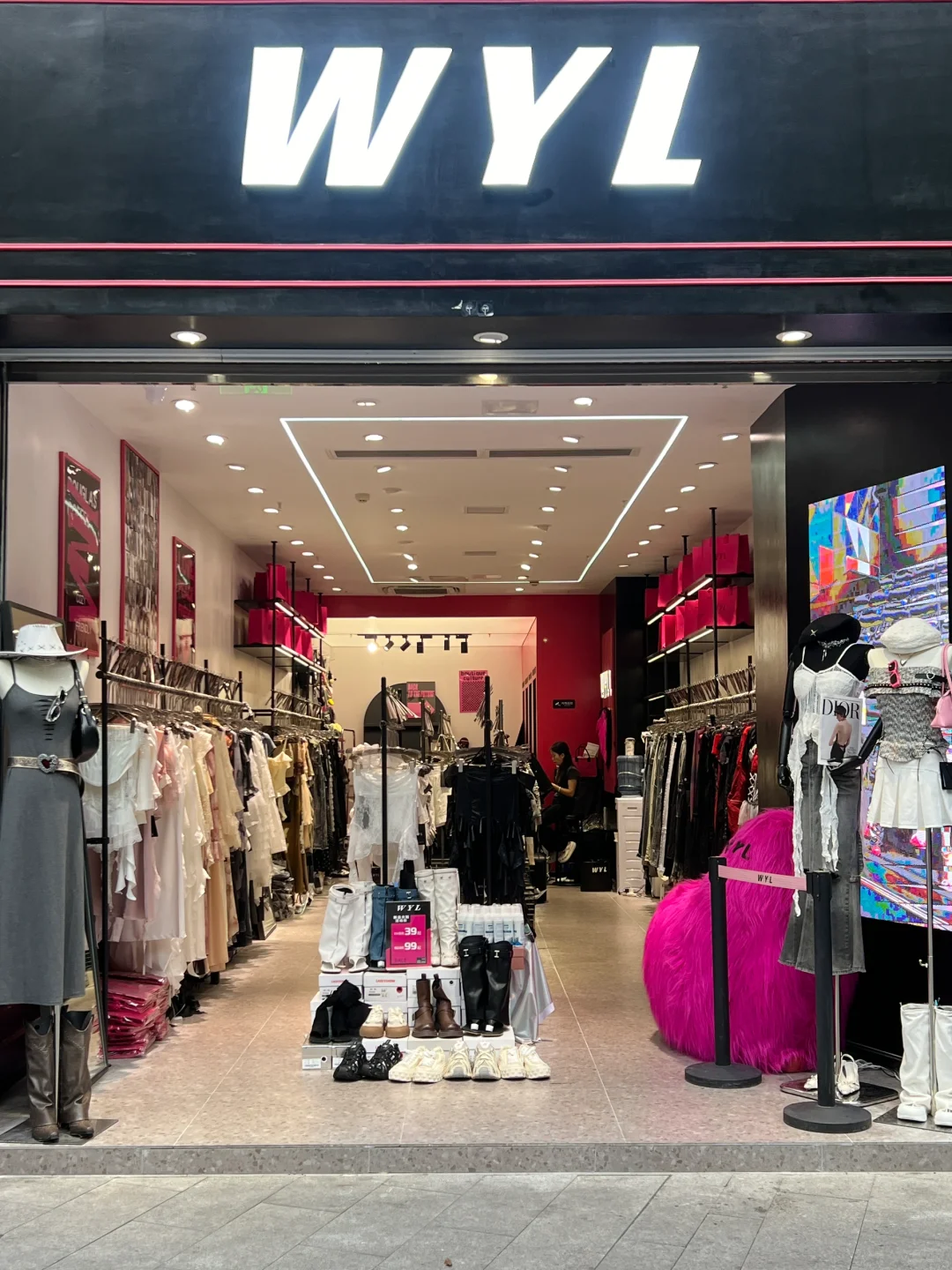 成都建设路女装店招聘导购啦！