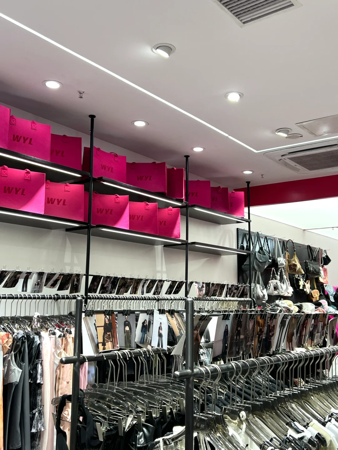 成都建设路女装店招聘导购啦！