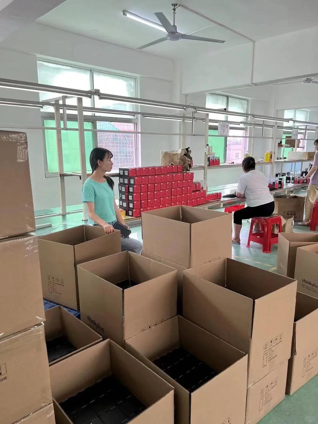 包装厂急聘暑假工 包吃包住管理不严待遇好