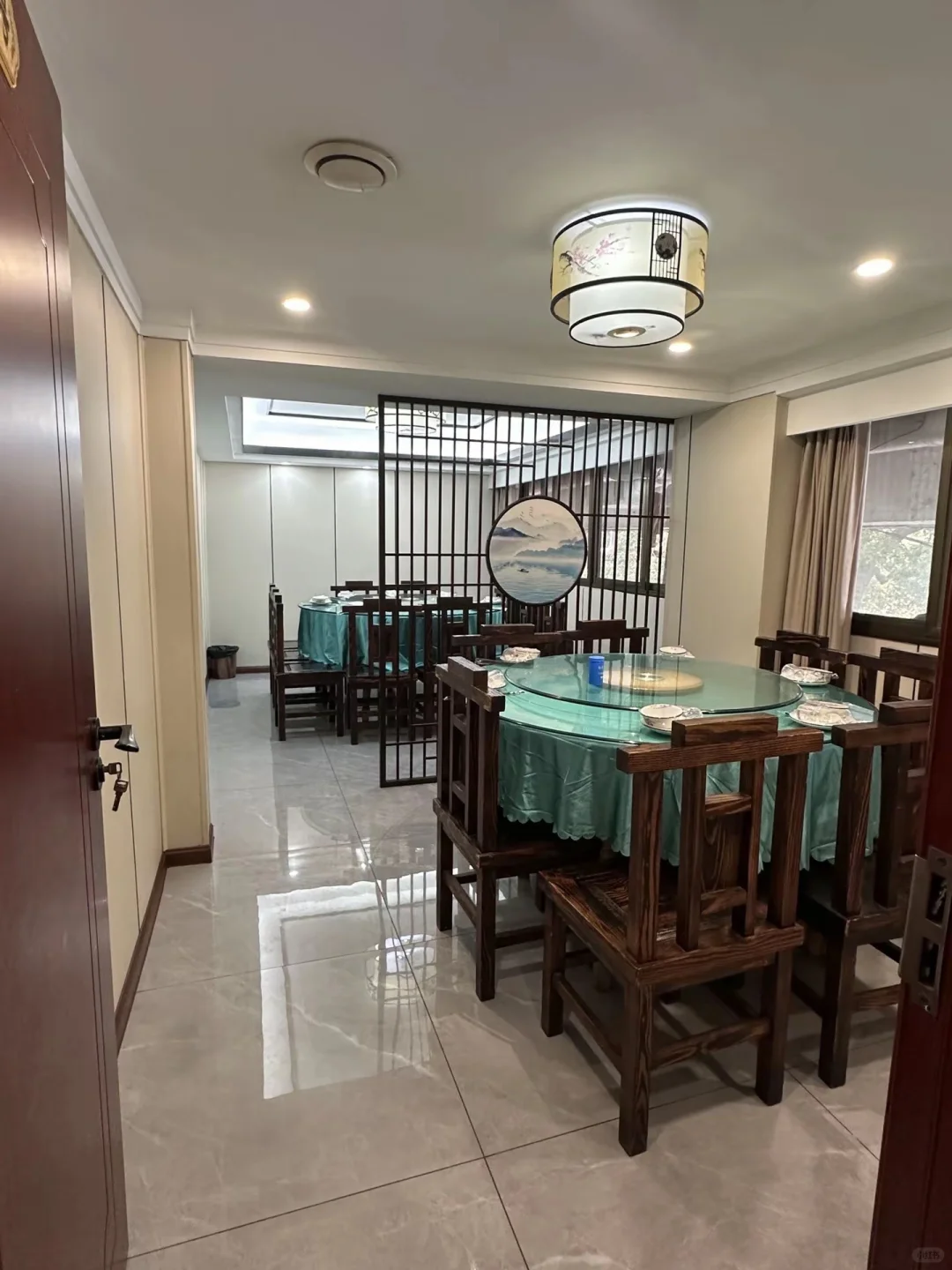 招聘餐饮服务员！