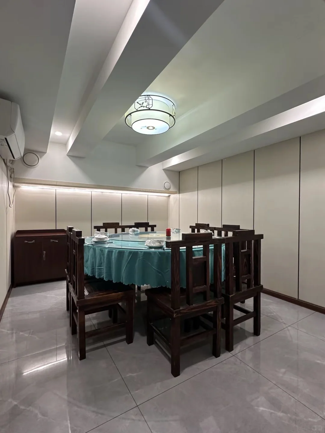 招聘餐饮服务员！