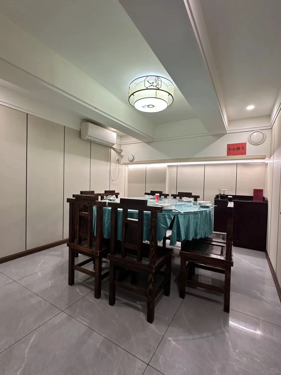 招聘餐饮服务员！