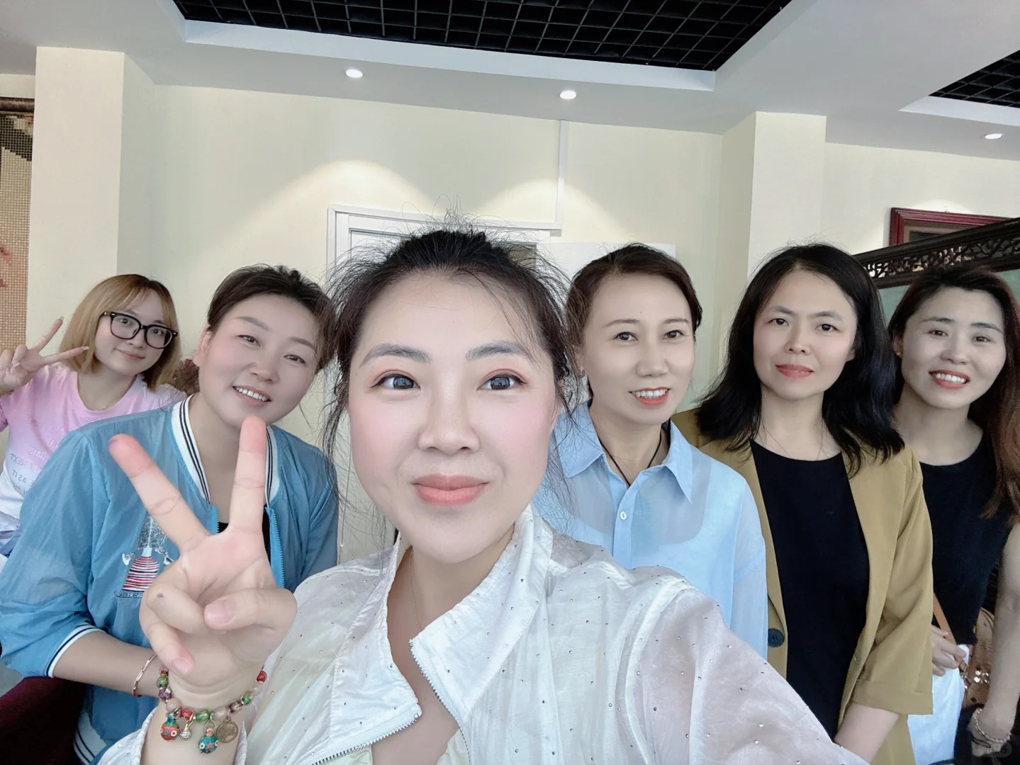 美女老板亲自了招聘了