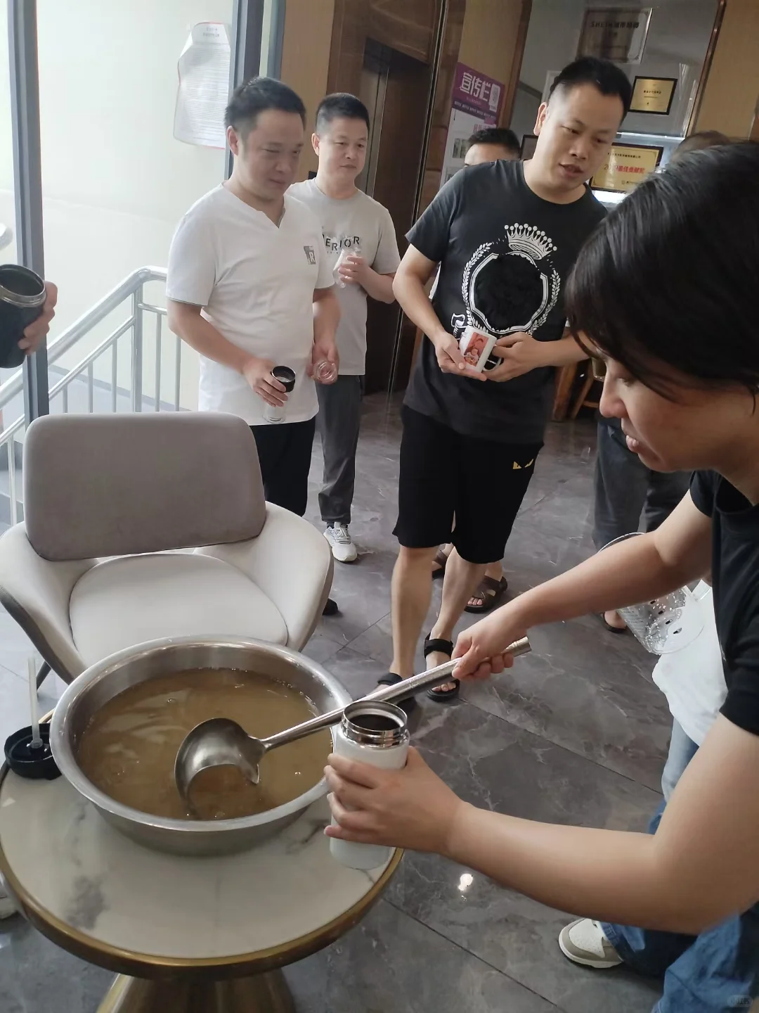 招聘  招聘啦！！ 😘 公司下午茶福利哦