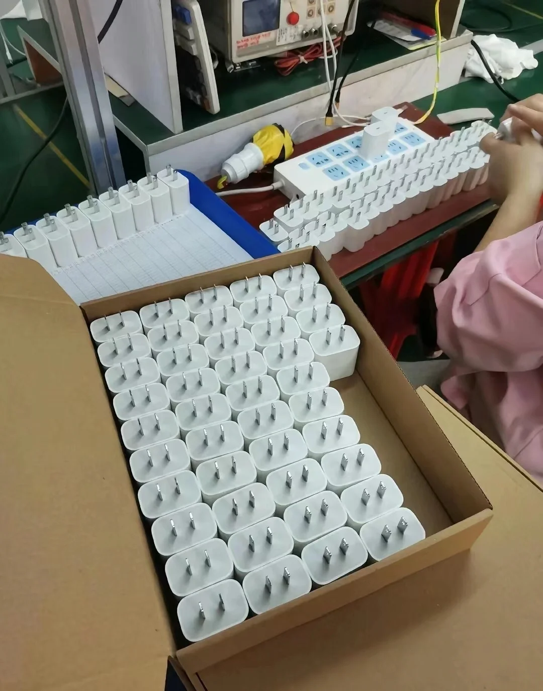 包吃包住 坐班 月7500