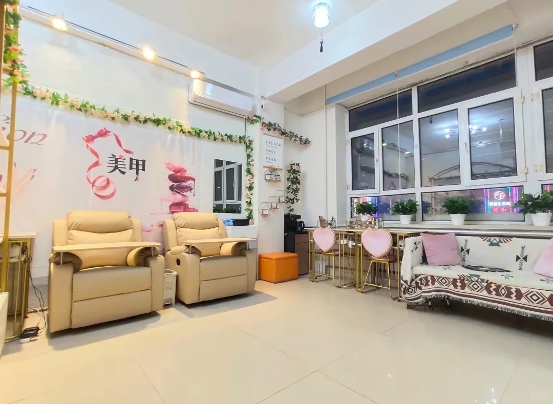 江北南京路招聘美甲美睫师10名，有经验优先