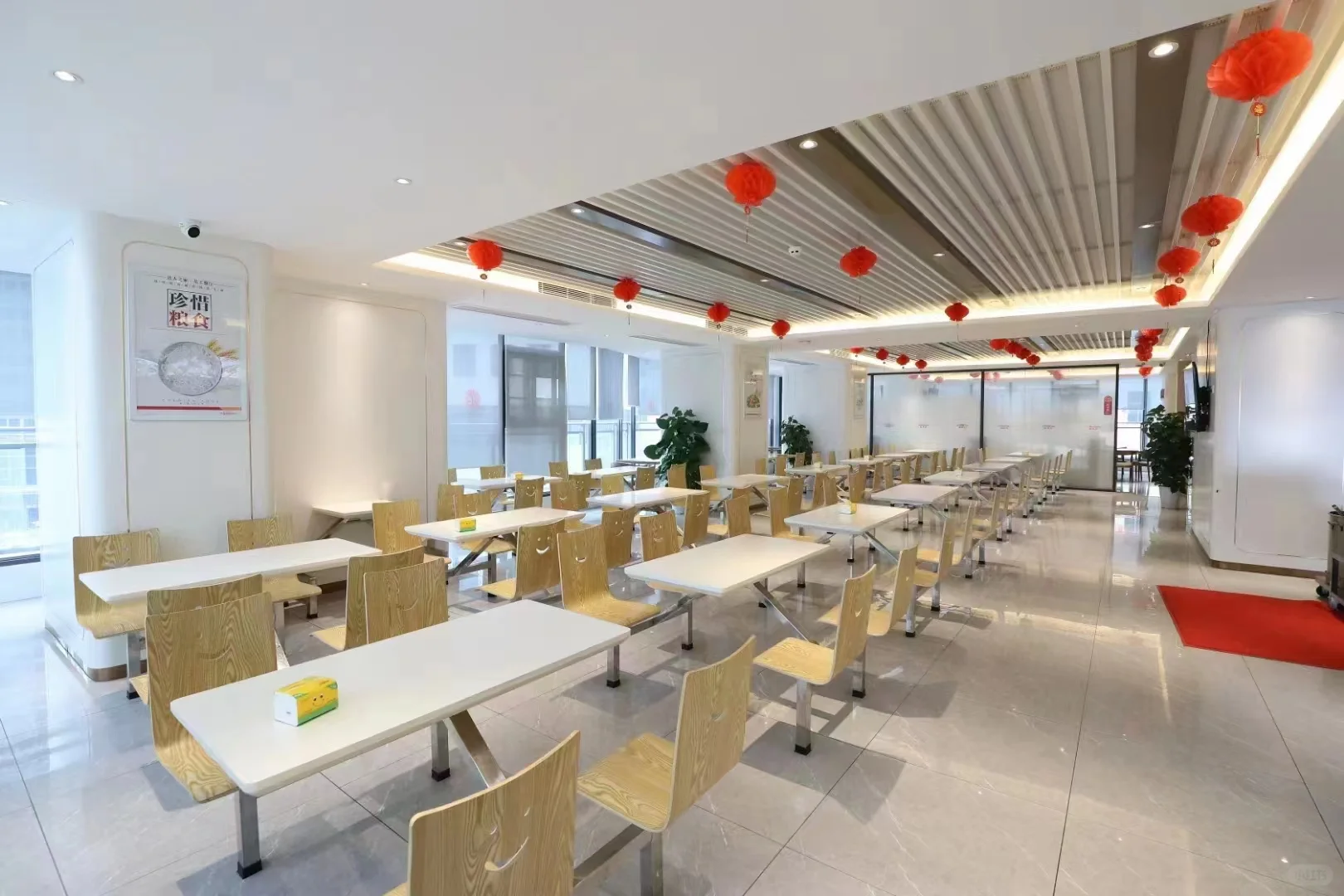 大量招聘暑假工 工作简单轻松 包吃包住