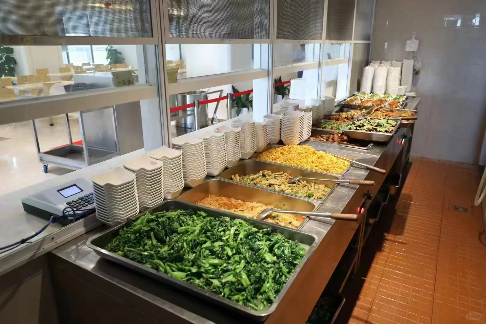 大量招聘暑假工 工作简单轻松 包吃包住