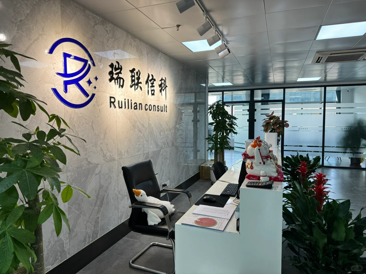 信贷专员招聘 小白也行 高薪无外出 ！！！