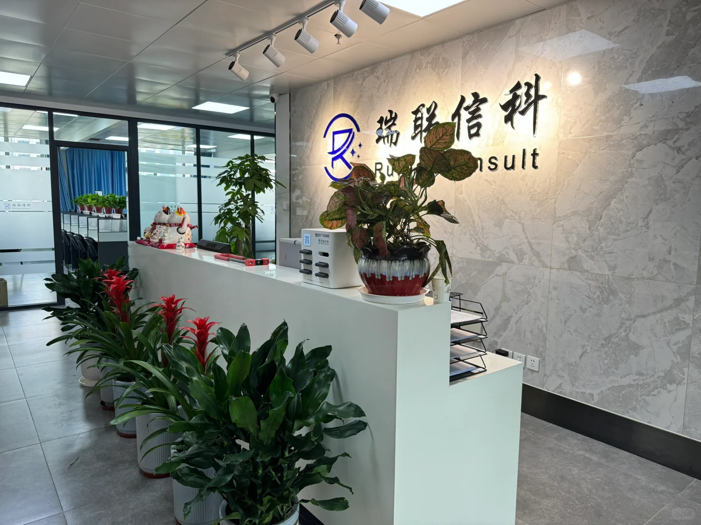 信贷专员招聘 小白也行 高薪无外出 ！！！