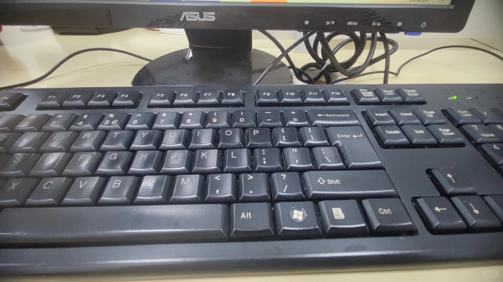 在线招聘行政！周末双休！