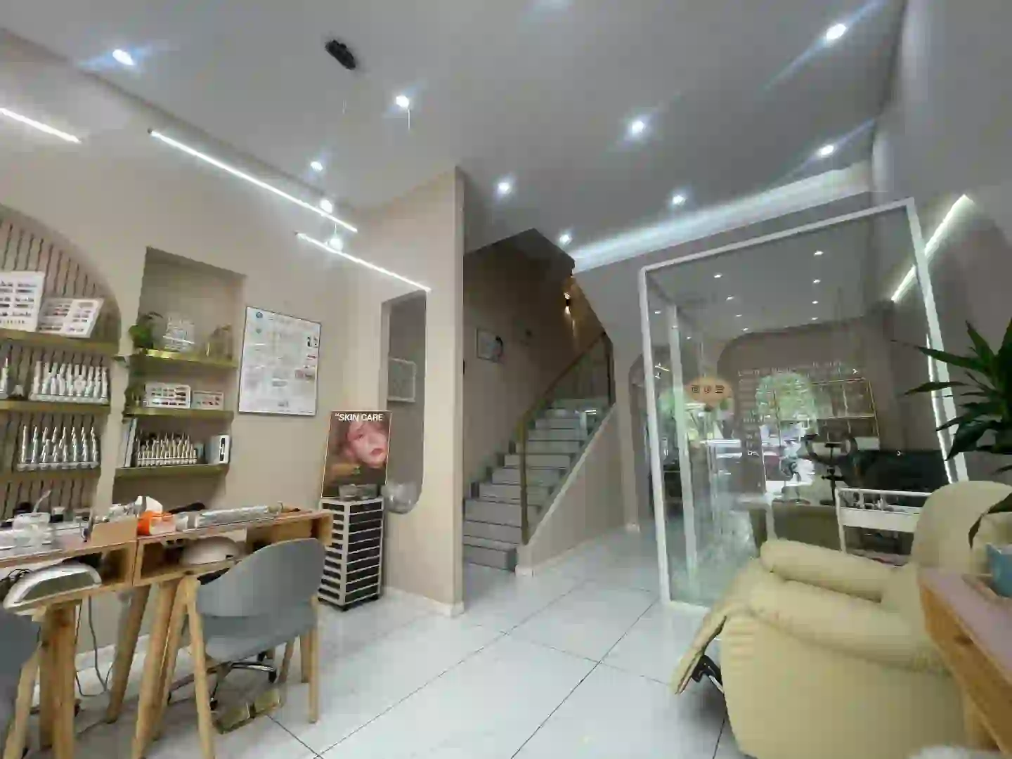 美容美甲招聘学徒