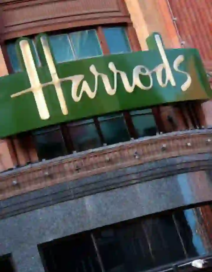 百货公司哈罗德还在捞人|会普通话就行