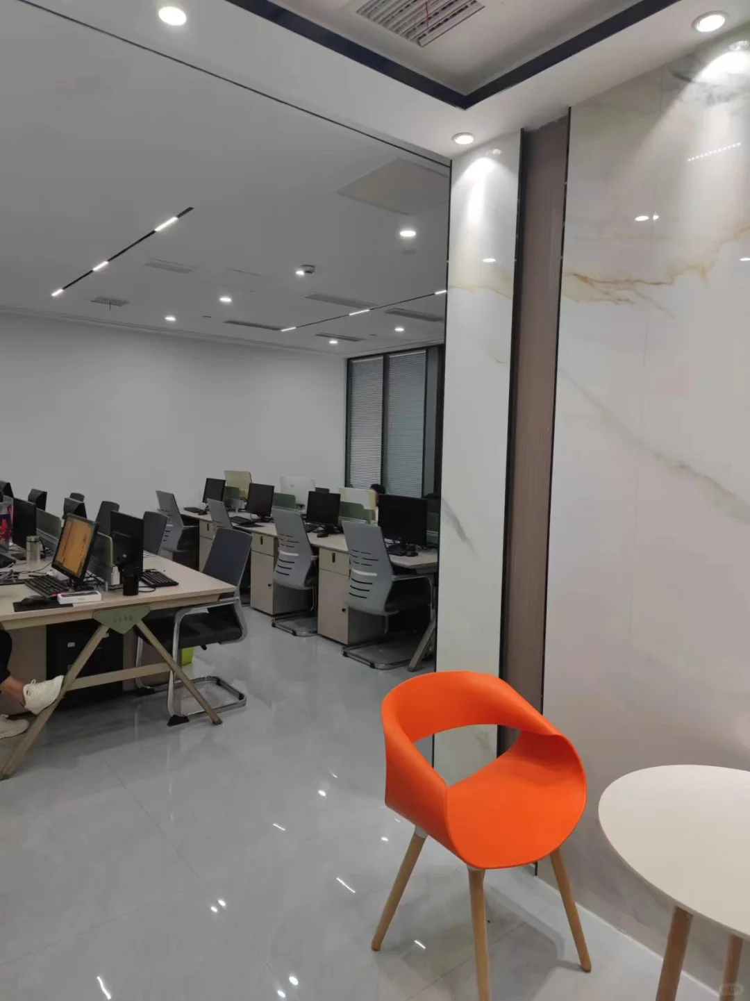 新公司缺人，工作轻松