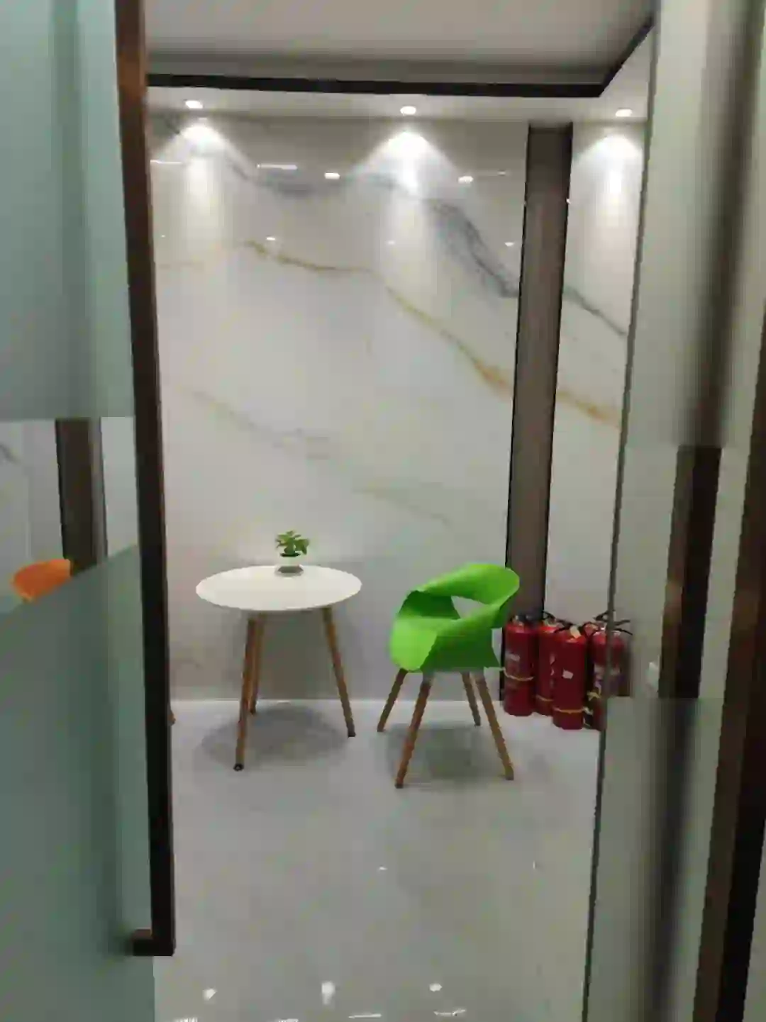 新公司缺人，工作轻松