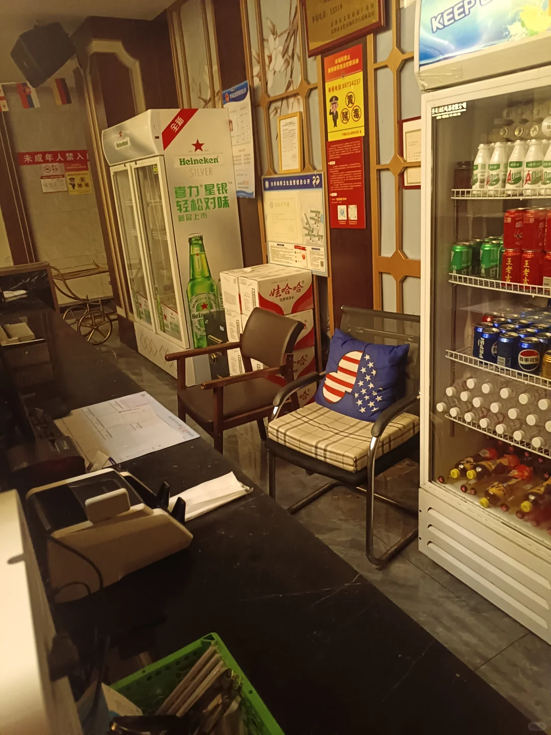 10月5号正常离职2名前台，岗位空缺