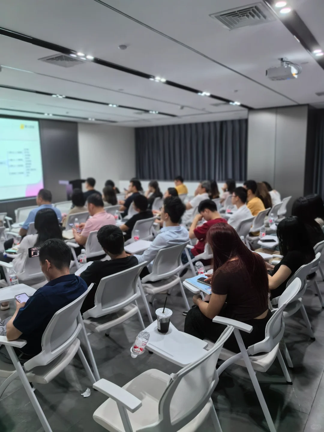 聘！聘！聘！佛山新媒体运营公司需要你的加入