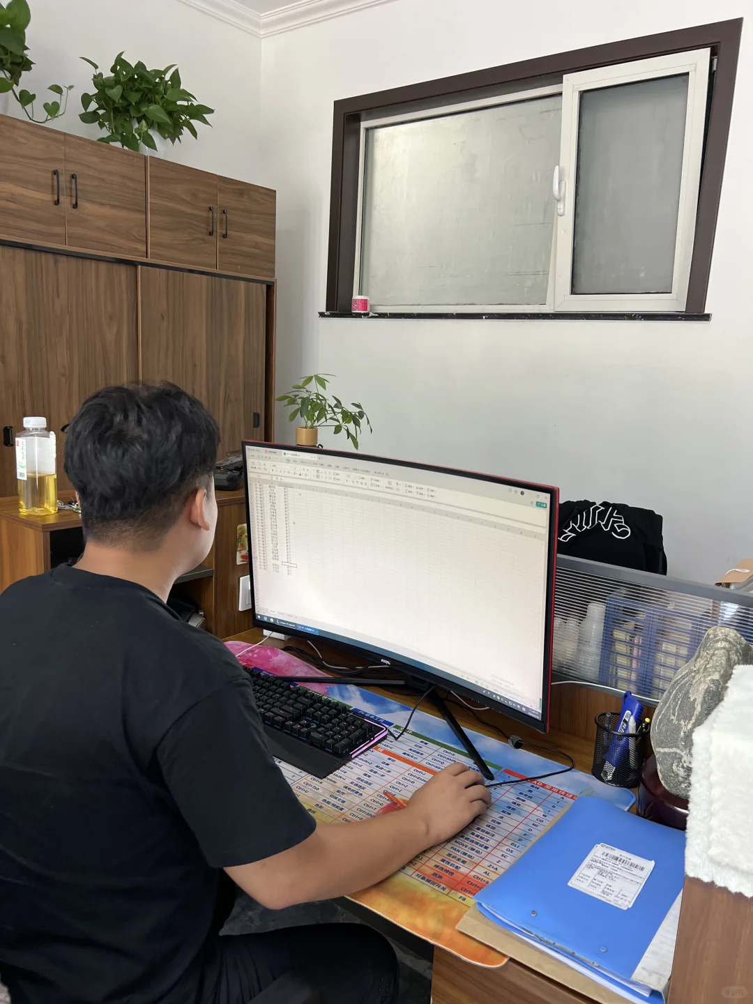 公司内部招聘女文员 2名