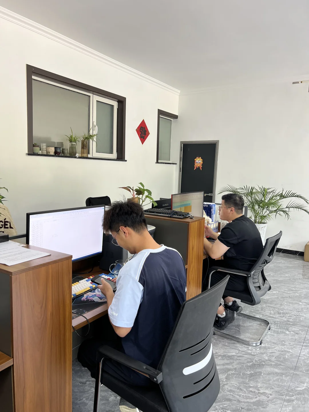 公司内部招聘女文员 2名