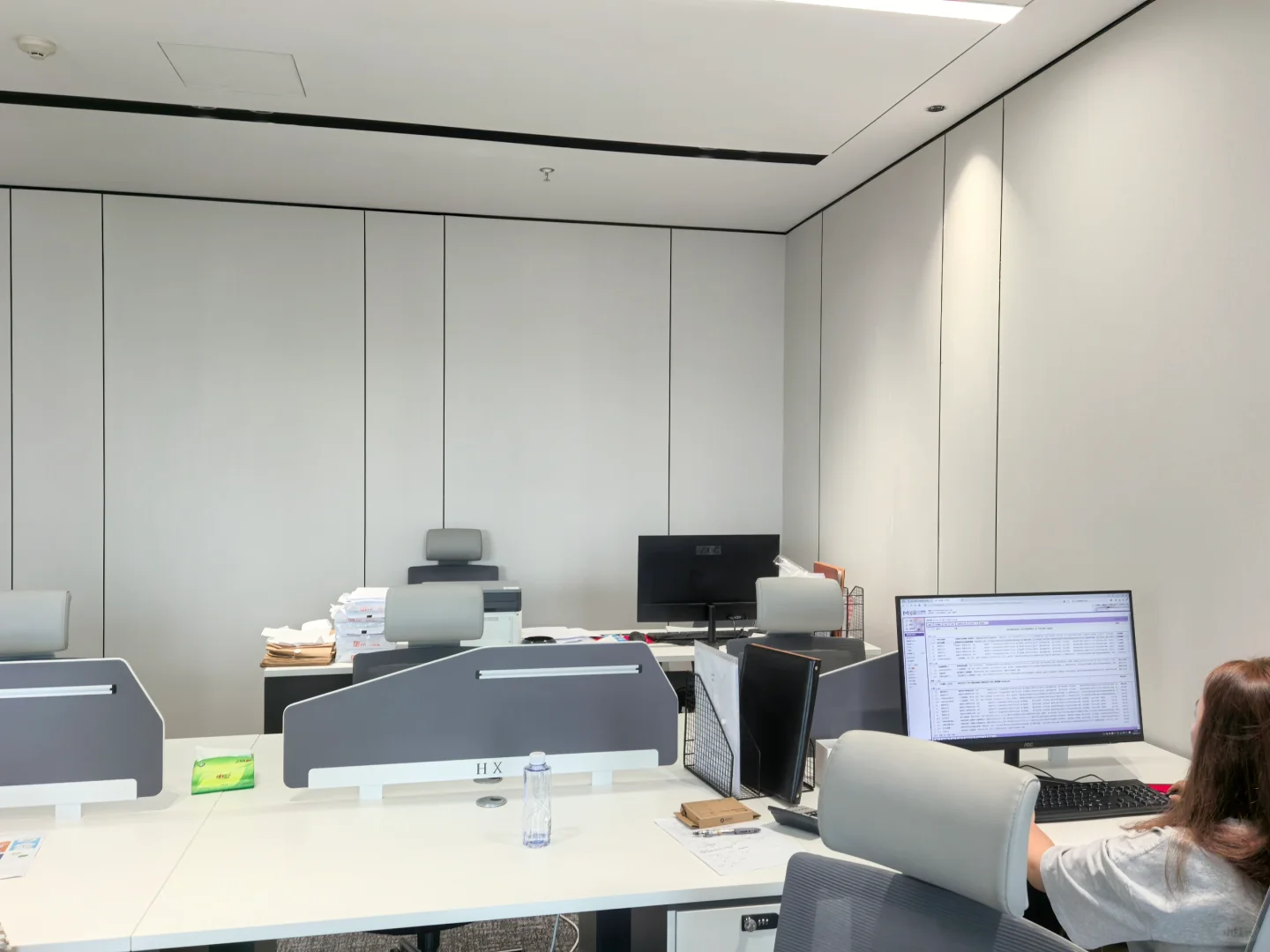 招个前台小姐姐