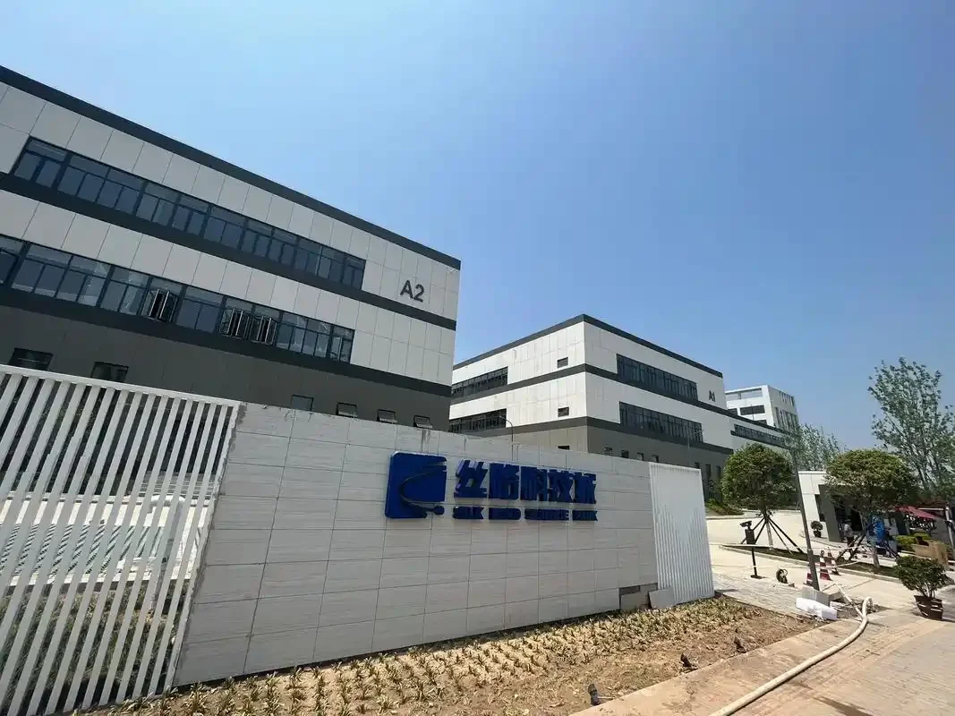 郑州新丝路港投🏢招行政