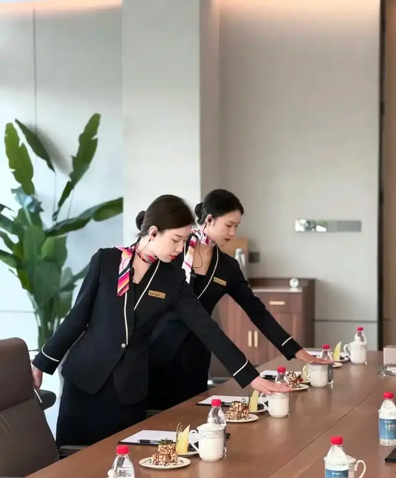 北京招聘高端会服 双休 工作八小时