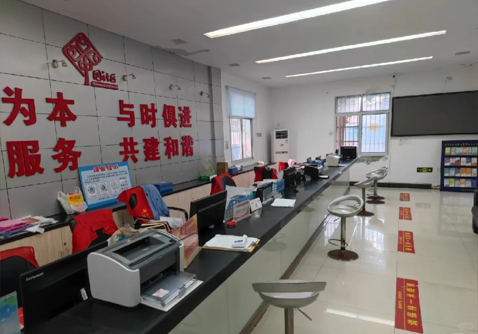 社区工作者双休事少离家近！