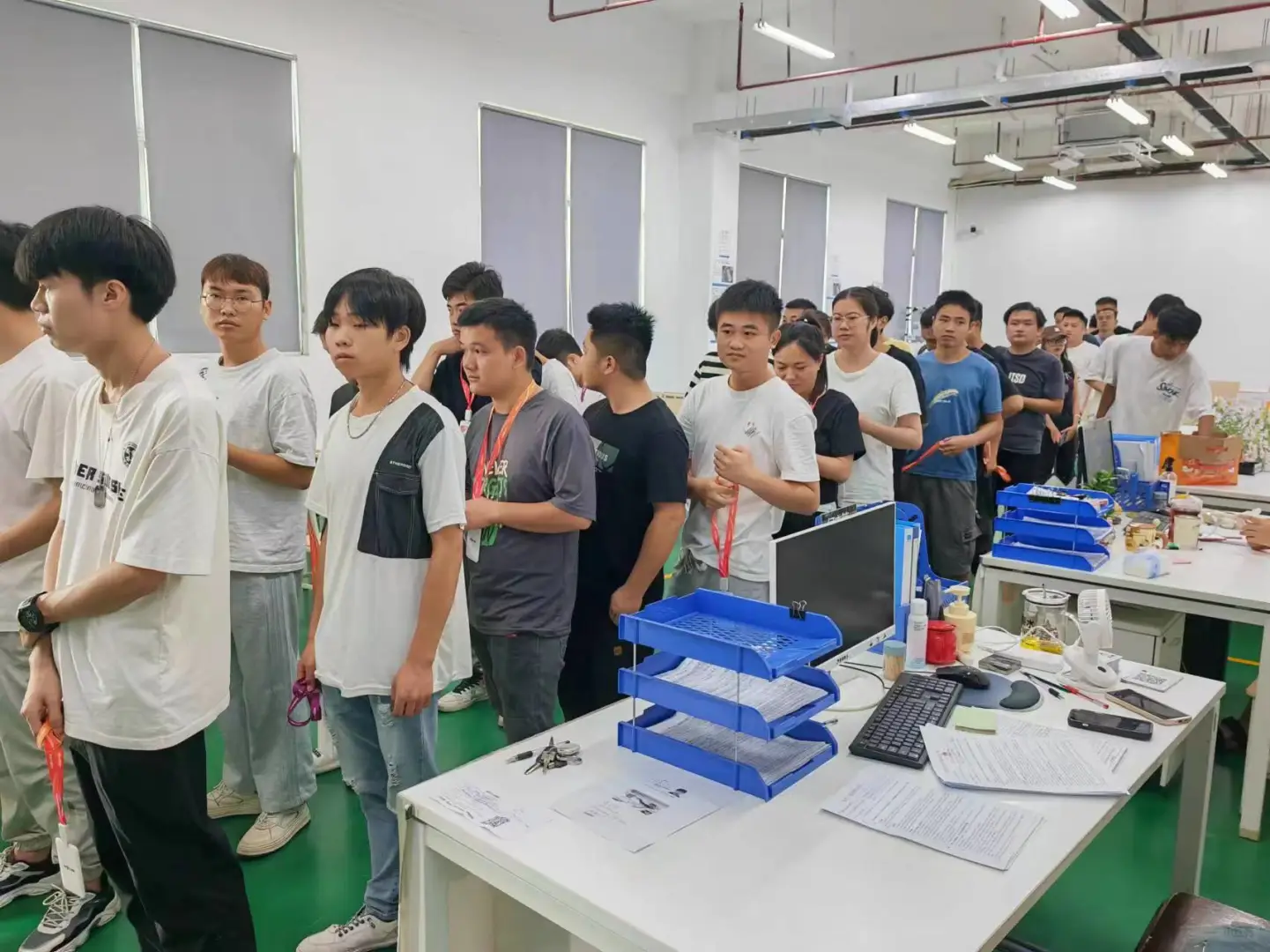 工厂直招长白班