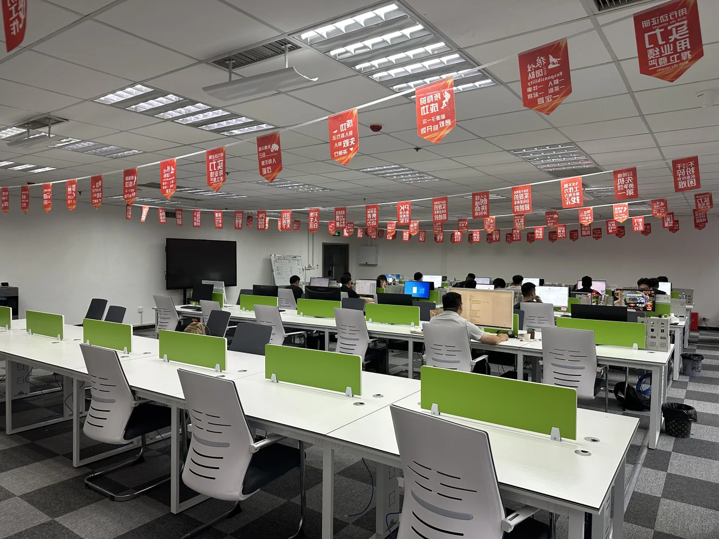 招人!急急急!男生来来来!