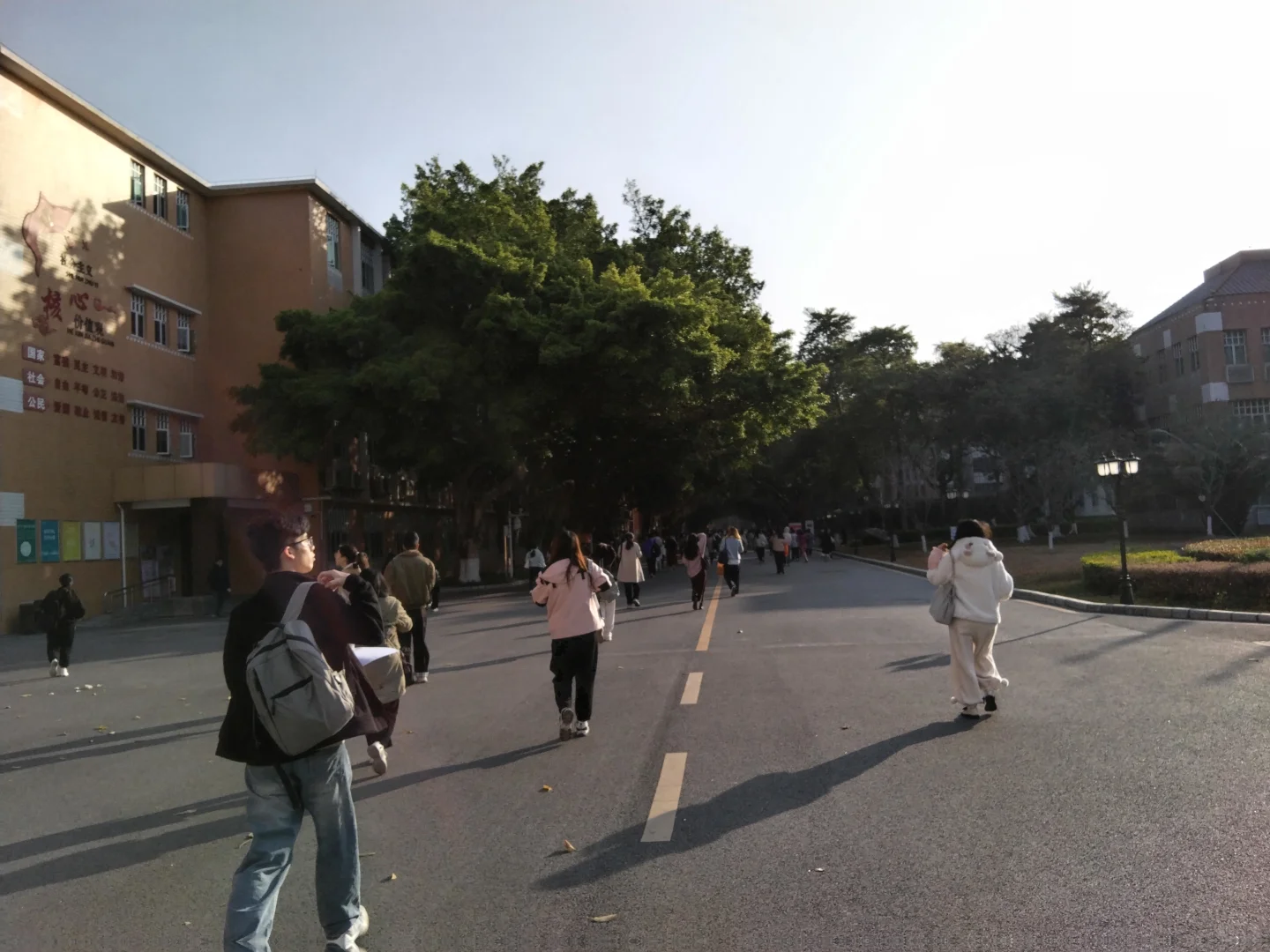 2024年下半年广州市白云区在编教师招聘笔试