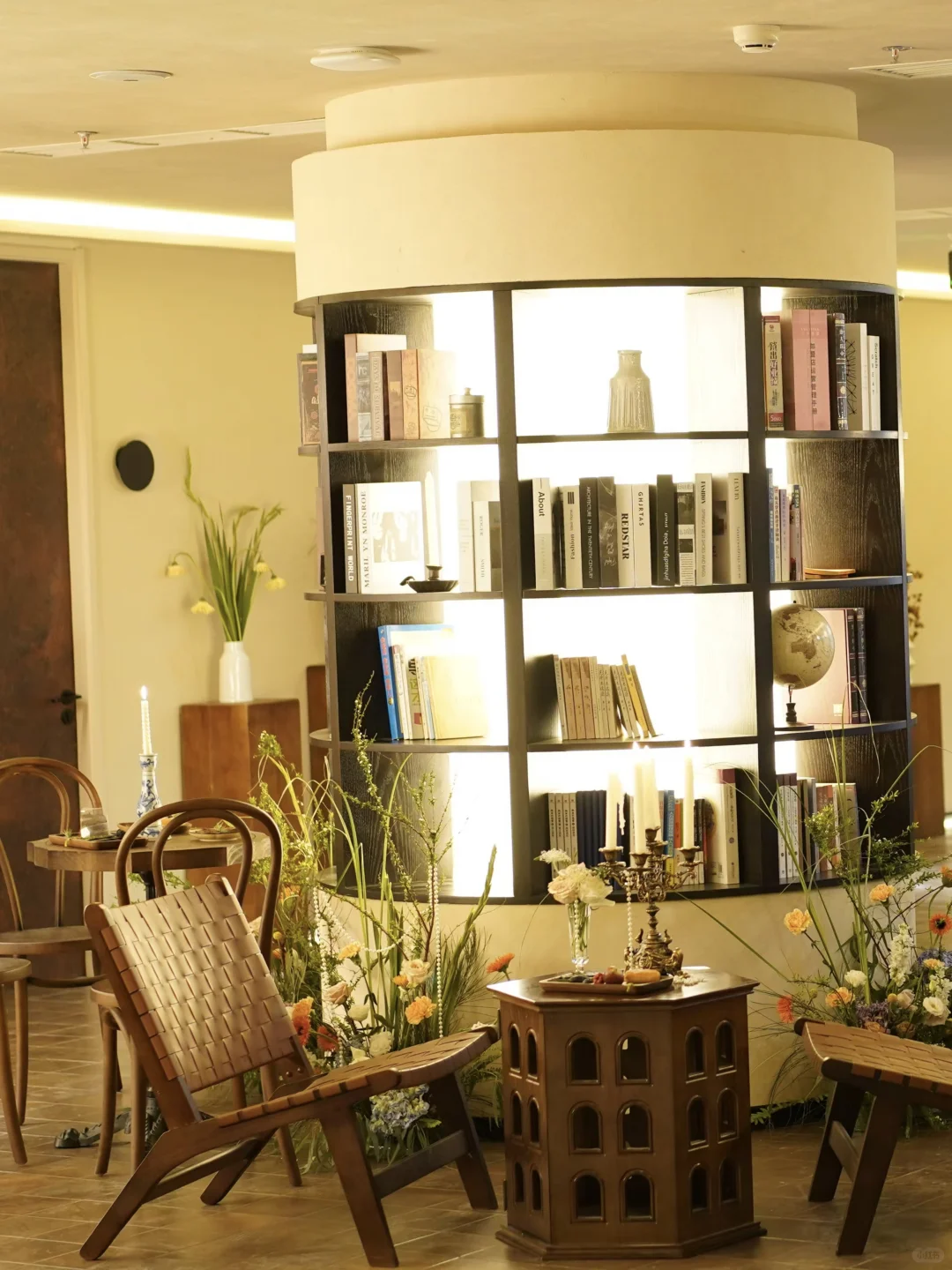 招聘一个前台姐妹